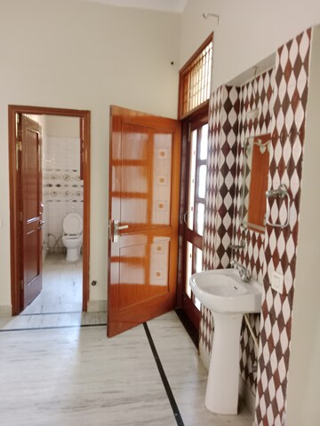 Attached Bathroom in 2 BHK Builder Floor at Sector 18 – for Rent