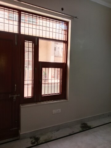 Room in 2 BHK Builder Floor at Sector 18 – for Rent