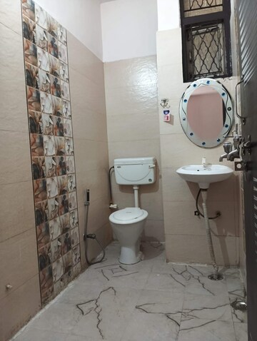 Bathroom in 1 BHK Apartment at Vaishali Sector 5 – for Rent