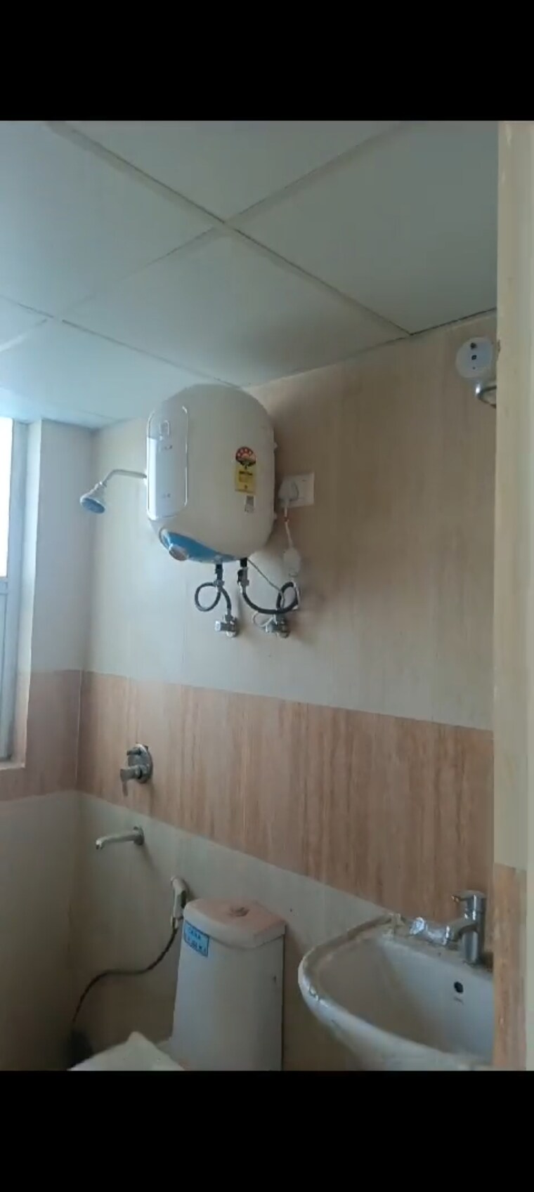 Bathroom, smart-world-gems 3.5 Bedroom 1620 Sq.Ft. Builder Floor In Sector 89 Gurgaon 8773070