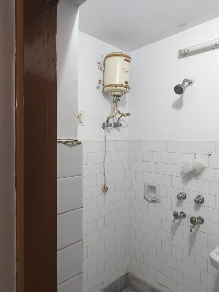 Bathroom, gomti nagar 1.5 Bedroom 1000 Sq.Ft. Independent House In Gomti Nagar Lucknow 8773115