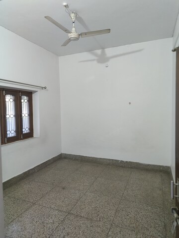 Room in 1.5 BHK Independent House at Gomti Nagar – for Rent
