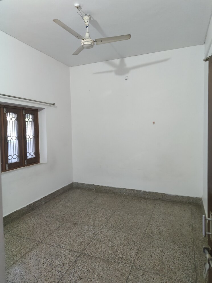 Room, gomti nagar 1.5 Bedroom 1000 Sq.Ft. Independent House In Gomti Nagar Lucknow 8773115