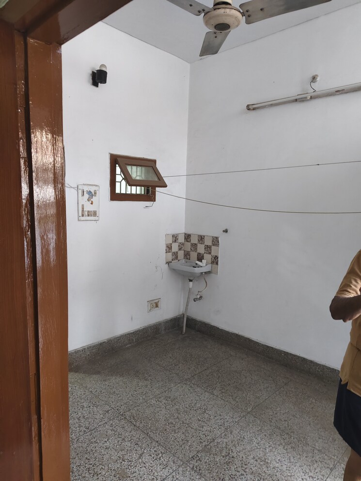 Room, gomti nagar 1.5 Bedroom 1000 Sq.Ft. Independent House In Gomti Nagar Lucknow 8773115