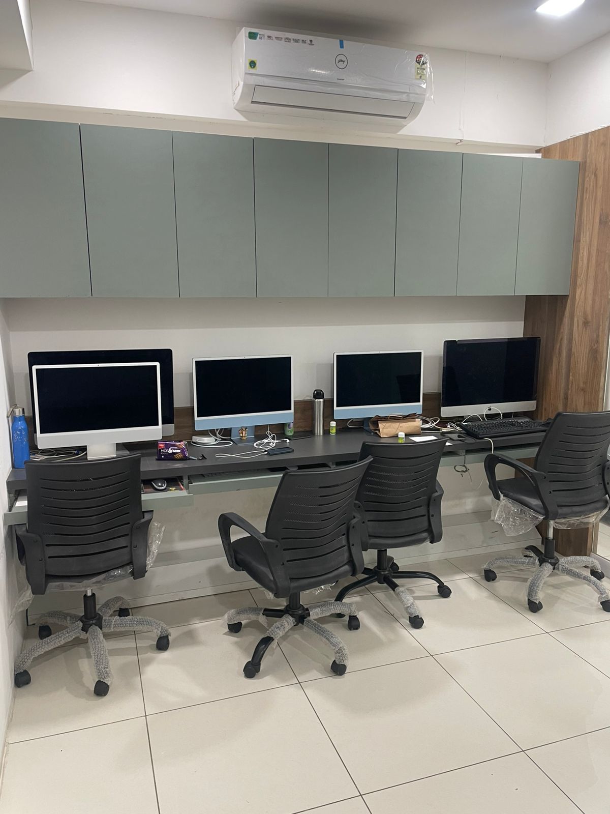 Office Space For Rent in Prahladnagar Trade Center