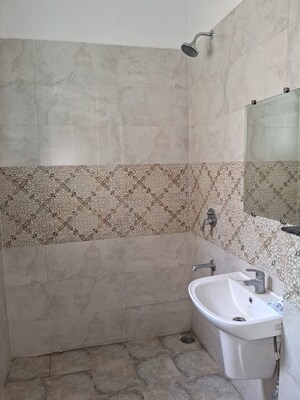 Bathroom in 3 BHK Apartment at Shiva Motia Huys, Pir Machalla – for Sale