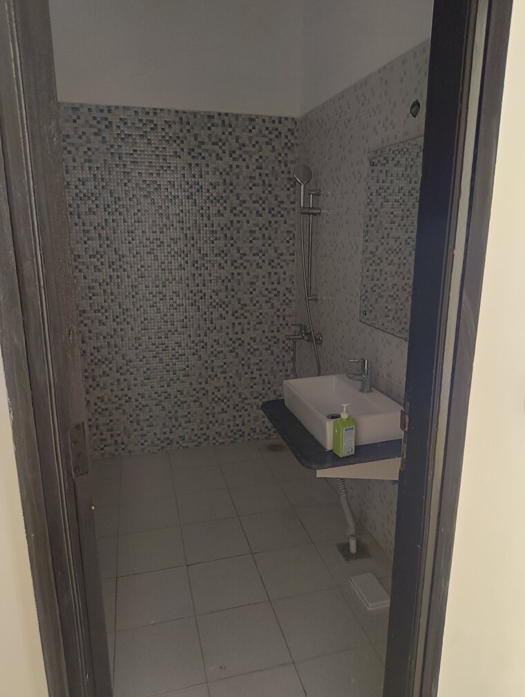 Bathroom, sushma-crescent 4 Bedroom 2380 Sq.Ft. Apartment In Dhakoli Zirakpur 8773357