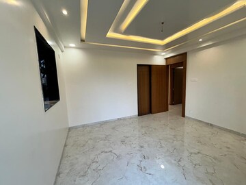 Room in 3 BHK Apartment at Khamla – for Sale