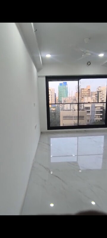 Room in 3 BHK Apartment at DLH Dawn, Santacruz West – for Rent