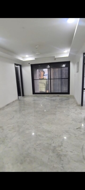 Room in 3 BHK Apartment at DLH Dawn, Santacruz West – for Rent