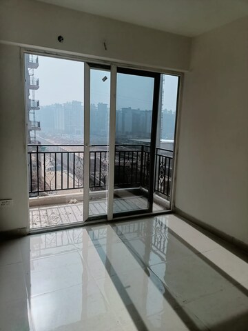 Room in 2 BHK Apartment at Signature Global Proxima, Sector 89 – for Rent