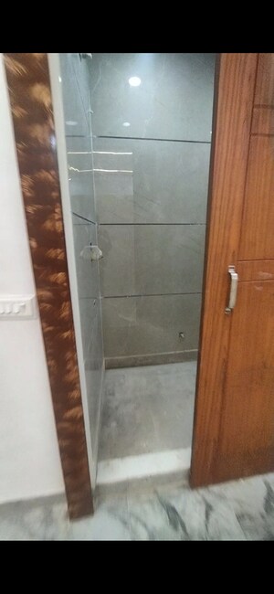 Furnished Amenities in 3 BHK Builder Floor at Govindpuri – for Sale