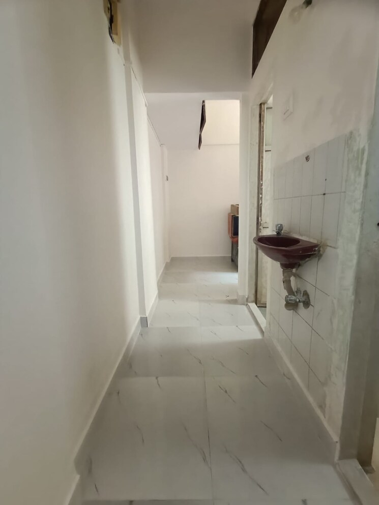 Bathroom, vrindavan-chs-thane-west 1 Bedroom 325 Sq.Ft. Apartment In Vrindavan Society Thane 8773574