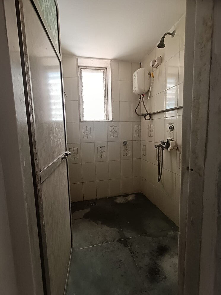 Bathroom, vrindavan-chs-thane-west 1 Bedroom 325 Sq.Ft. Apartment In Vrindavan Society Thane 8773574