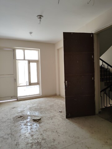 Room in 3 BHK Builder Floor at TDI The Retreat, Sector 89 – for Rent