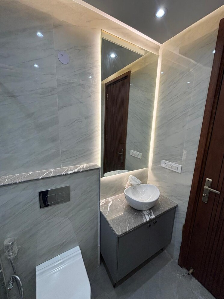 Bathroom, sector 51 3 Bedroom 200 Sq.Yd. Builder Floor In Sector 51 Gurgaon 8773577