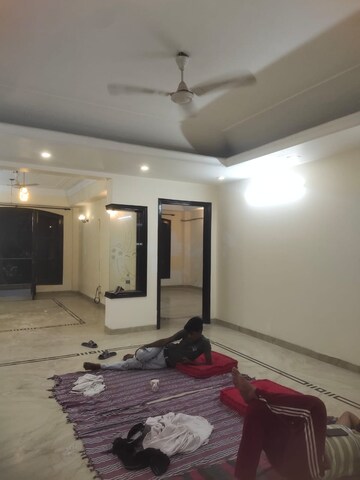 Living Room in 3 BHK Independent House at RWA Apartments Sector 39, Sector 39 – for Rent