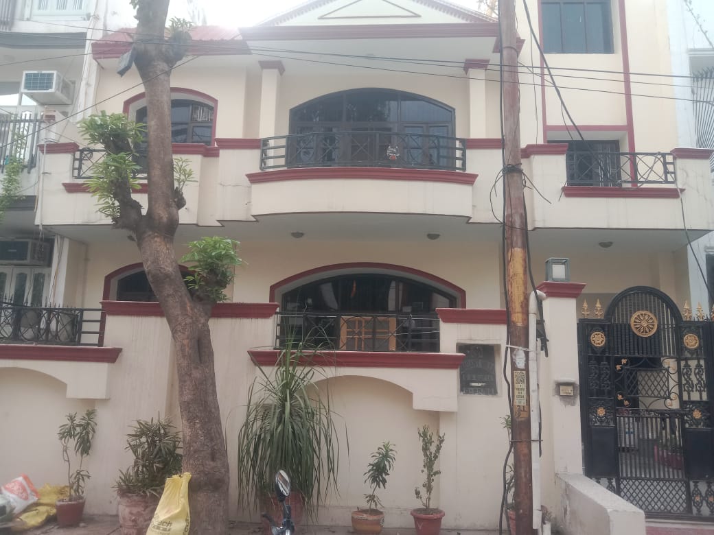 3 BHK + Extra Room Independent House For Rent in RWA Apartments Sector 52