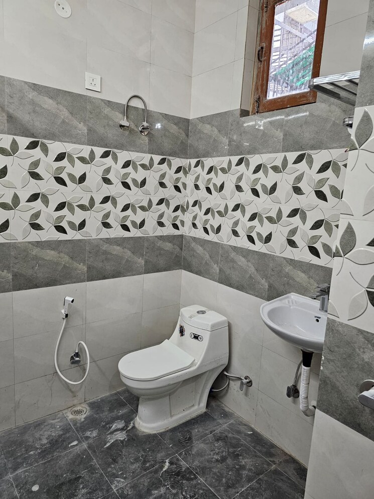 Master Bedroom, rwa-apartments-sector-52 3 Bedroom 200 Sq.Mt. Independent House In Sector 52 Noida 8773589