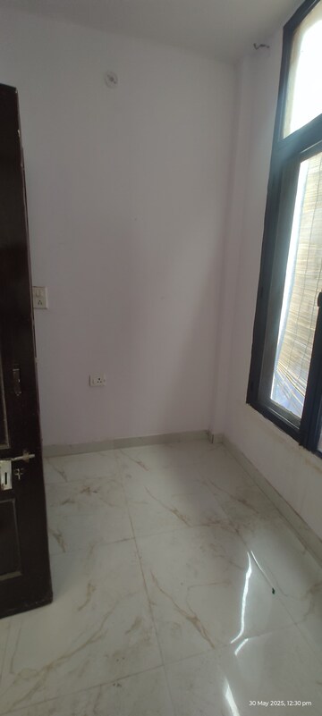 Room in 2 BHK Independent House at RWA Apartments Sector 50, Sector 50 – for Rent