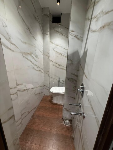 Bathroom in 1 BHK Builder Floor at Mayur Vihar 1 – for Rent