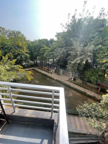 Balcony in 1 BHK Builder Floor at Sector 43 – for Rent