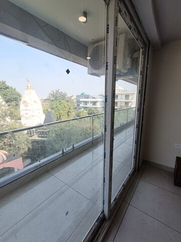 Balcony in 1 RK Builder Floor at Sector 38 – for Rent