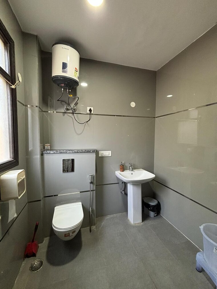 Kitchen, dera mandi 3 Bedroom 1150 Sq.Ft. Builder Floor In Dera Mandi Delhi 8773706