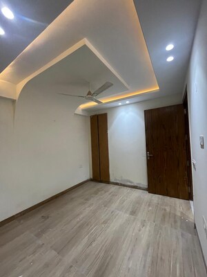 Room in 3 BHK Builder Floor at Dera Mandi – for Sale