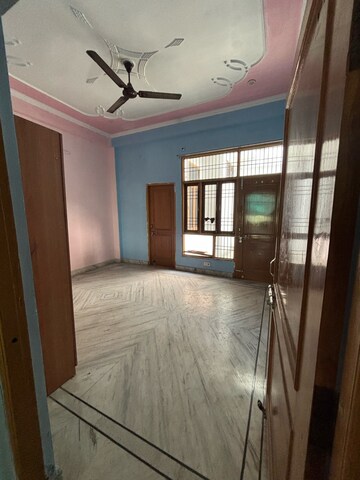 Room in 2 BHK Independent House at Gomti Nagar – for Rent