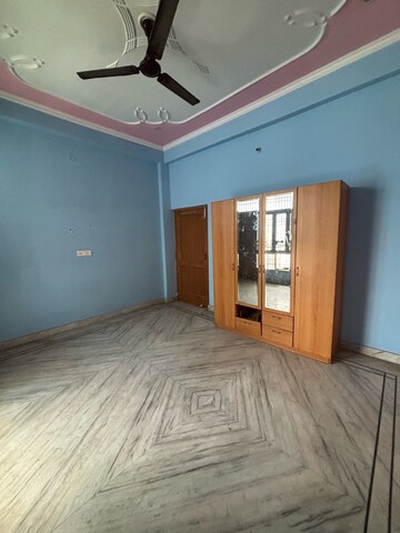 Room in 2 BHK Independent House at Gomti Nagar – for Rent