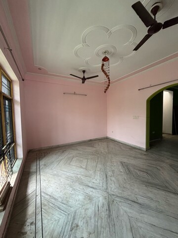 Room in 2 BHK Independent House at Gomti Nagar – for Rent