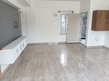Room in 2 BHK Builder Floor at Halasuru – for Rent