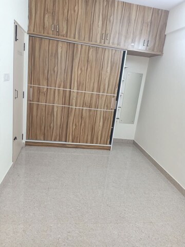 Room in 2 BHK Builder Floor at Halasuru – for Rent