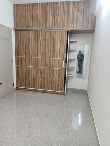 Room in 2 BHK Builder Floor at Halasuru – for Rent