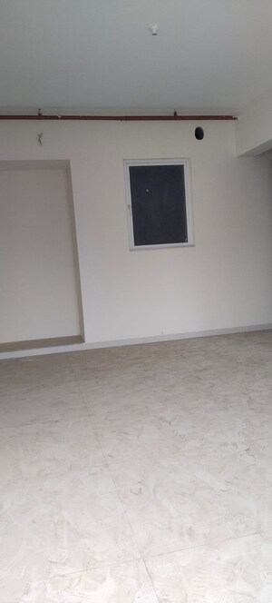 Room in 3 BHK Apartment at Vijay Orovia, Ghodbunder Road – for Sale