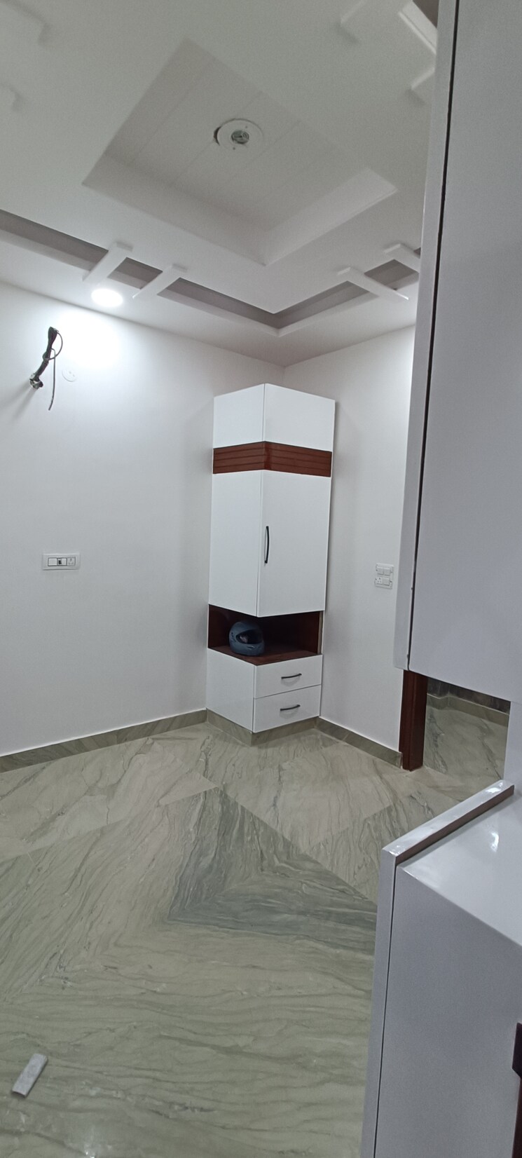 Room, deep vihar 3 Bedroom 90 Sq.Mt. Builder Floor In Deep Vihar Delhi 8773761