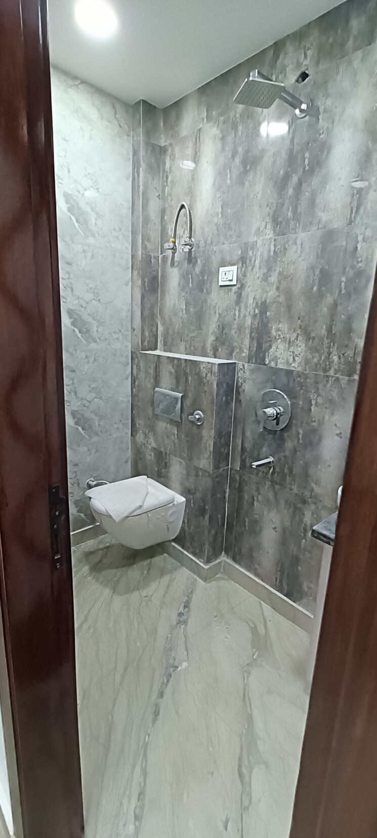 Bathroom, deep vihar 3 Bedroom 90 Sq.Mt. Builder Floor In Deep Vihar Delhi 8773761