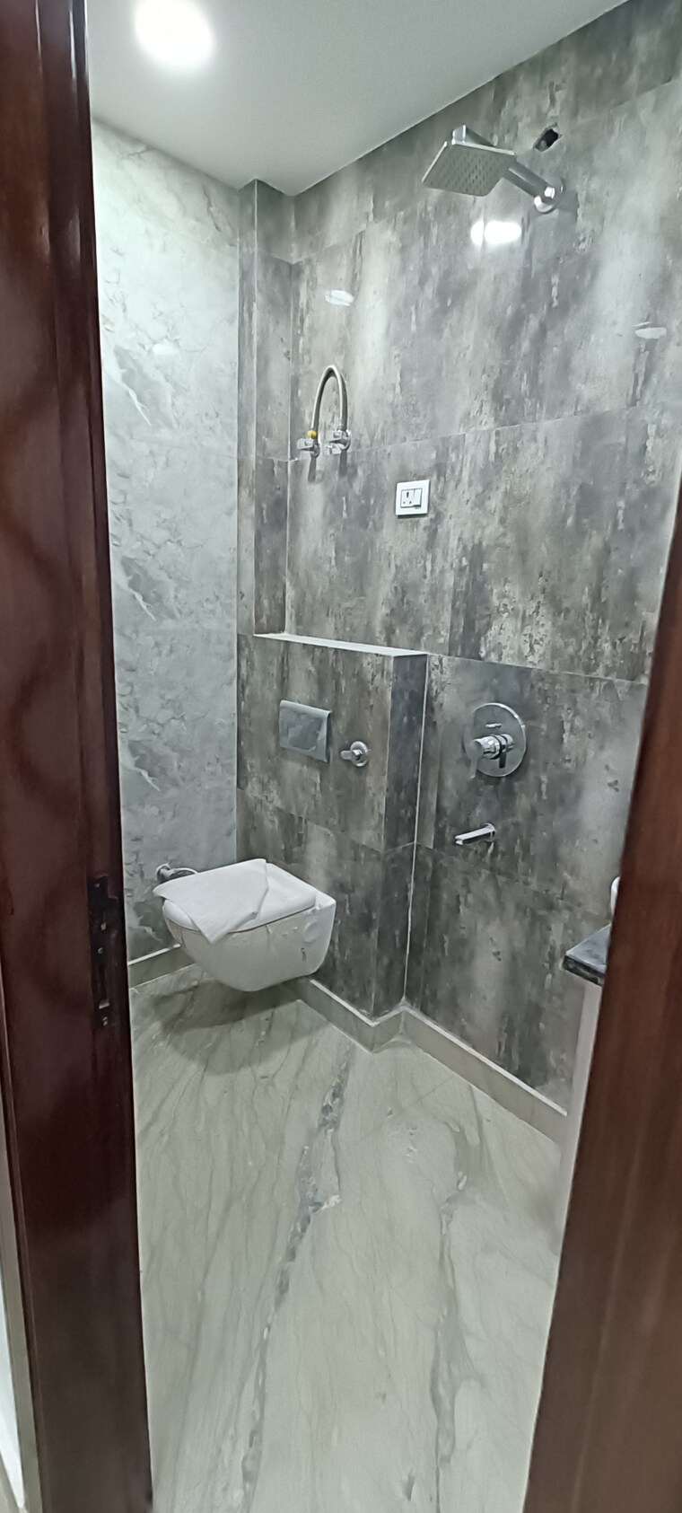 Bathroom, deep vihar 3 Bedroom 90 Sq.Mt. Builder Floor In Deep Vihar Delhi 8773761