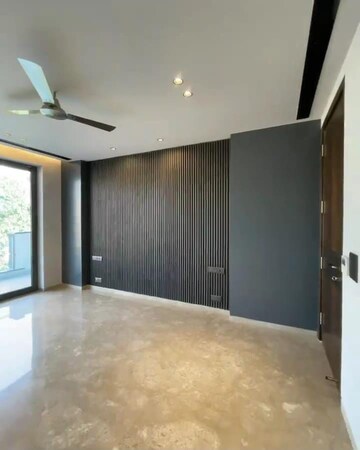 Room in 3 BHK Apartment at Igi Airport Area – for Sale