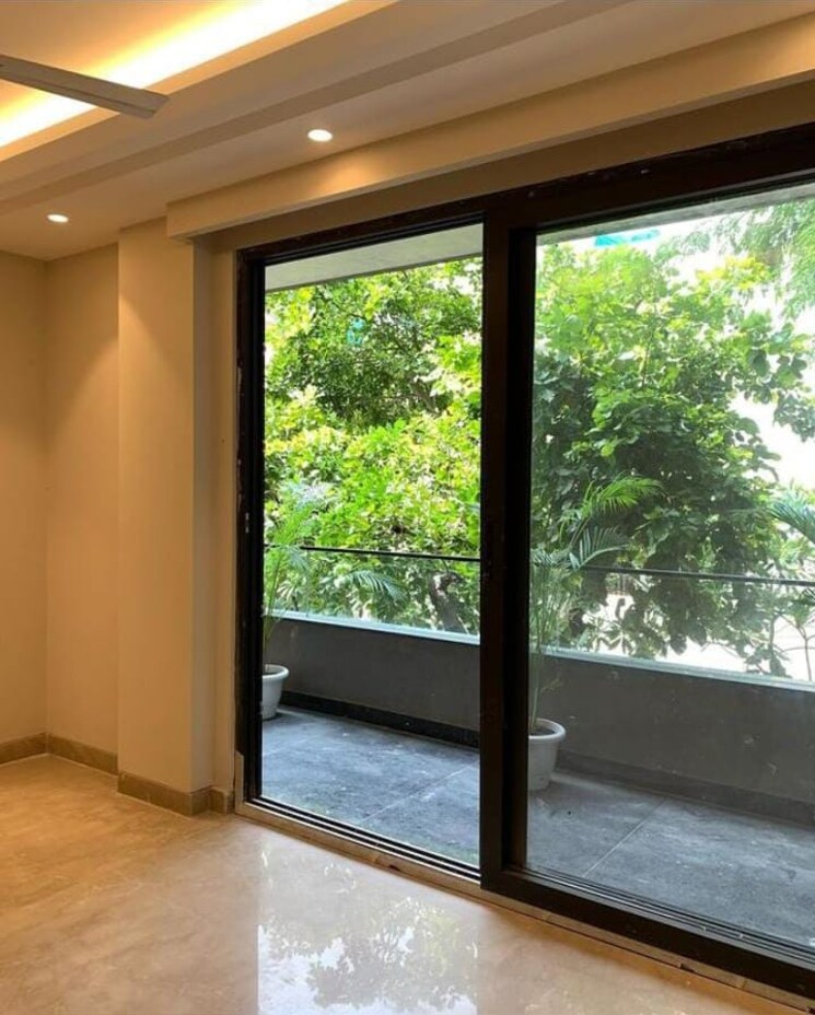 Room, igi airport area 3 Bedroom 1000 Sq.Ft. Apartment In Igi Airport Area Delhi 8773765