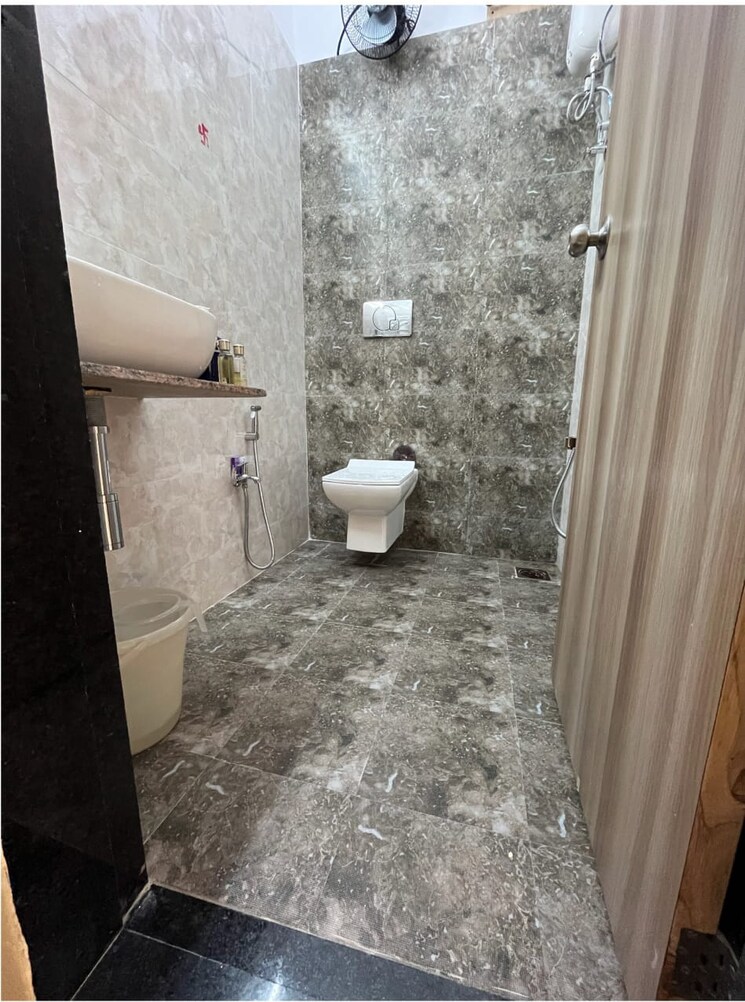 Bathroom, prerna-chs-worli 2 Bedroom 700 Sq.Ft. Apartment In Worli Mumbai 8773769