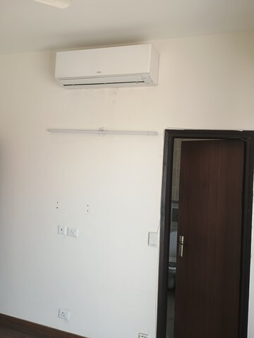 Furnished Amenities in 4 BHK Builder Floor at BPTP Amstoria, Sector 102 – for Rent