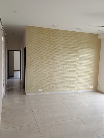 Room in 4 BHK Builder Floor at BPTP Amstoria, Sector 102 – for Rent