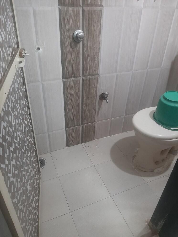 Bathroom, sai-vinayak-mahal 2.5 Bedroom 755 Sq.Ft. Apartment In Kalyan East Thane 8773778