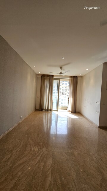 Room in 2 BHK Apartment at Hiranandani Castle Rock, Powai – for Rent