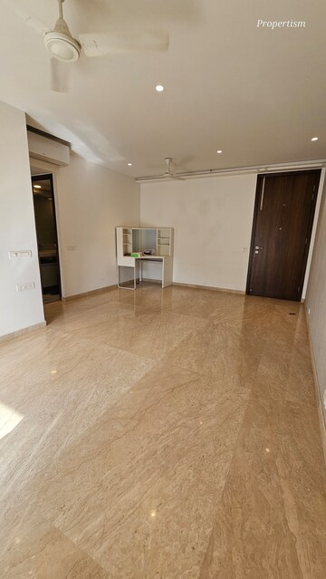 Furnished Amenities in 2 BHK Apartment at Hiranandani Castle Rock, Powai – for Rent