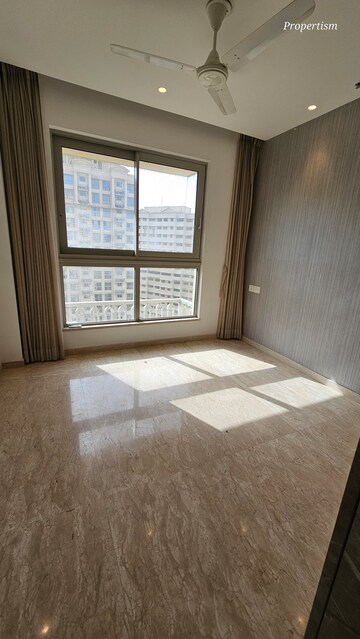 Room in 2 BHK Apartment at Hiranandani Castle Rock, Powai – for Rent