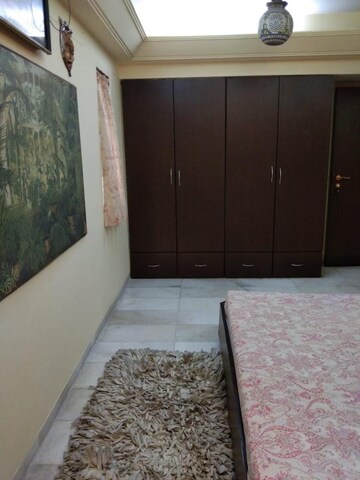 Bedroom in 2 BHK Apartment at Juhu – for Rent