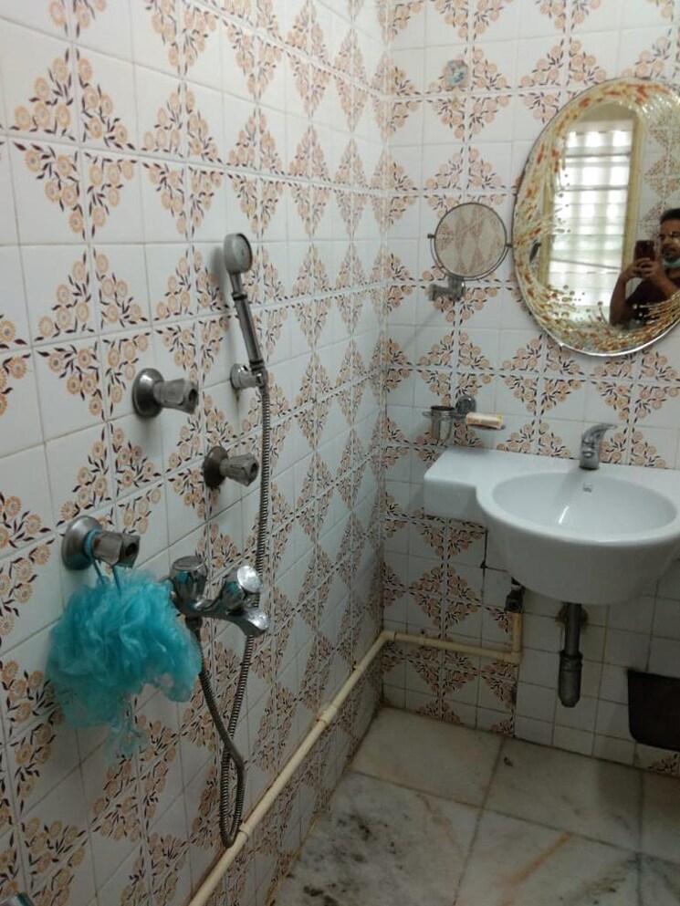 Bathroom, juhu 2 Bedroom 900 Sq.Ft. Apartment In Juhu Mumbai 8773811